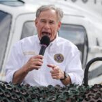 El gobernador de Texas (EEUU), Greg Abbott, ordenó el despliegue de más de 5.000 soldados de la Guardia Nacional y 2.000 policías estatales para apoyar a las autoridades locales en la gestión de las protestas contra las redadas migratorias del Servicio de Control de Inmigración y Aduanas (ICE, por sus siglas en inglés). 