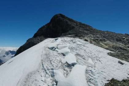 Pese a esfuerzo de las autoridades gubernamentales, "es irreversible e indetenible" el derretimiento del glaciar del Humboldt, ubicado en la Sierra Nevada de Mérida, así lo señaló, este viernes 8 de marzo, Luis Daniel Llambí, profesor de ecología de la Universidad de Los Andes (ULA).  