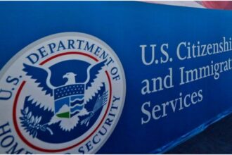 A partir de este martes, 22 de julio, el Servicio de Ciudadanía e Inmigración de Estados Unidos (USCIS), por sus siglas en inglés) implementará un conjunto de nuevas tarifas que impactarán directamente a miles de solicitantes de asilo, empleo y protección temporal. 