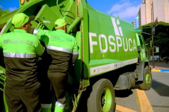 Maracaibo enfrenta una crisis ambiental sin precedentes, marcada por la acumulación de desechos en sus calles y espacios públicos. Ante esta emergencia, el alcalde de la capital del estado Zulia, Gian Carlo Di Martino, ha solicitado el apoyo inmediato de la empresa Fospuca, reconocida por su experiencia en saneamiento urbano.  