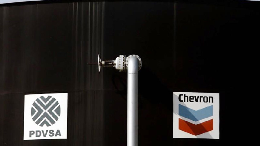 Las gestiones que estarían haciendo Chevron y otras petroleras para mantener sus operaciones en Venezuela