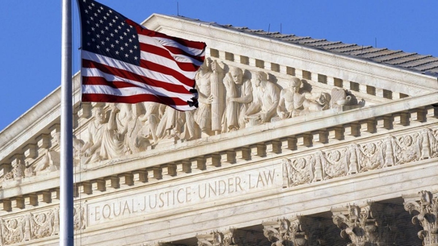 La Corte Suprema de EEUU falló este viernes, 27 de junio, a favor de limitar el poder de los jueces federales para bloquear o pausar decisiones de la administración del presidente de Estados Unidos, Donald Trump.  