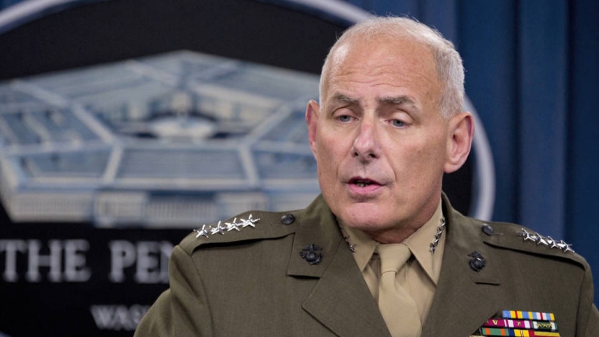 John Kelly, exsecretario general de Donald Trump, hizo declaraciones impactantes al afirmar que el expresidente de EEUU encaja en la definición de "fascista" y que prefiere un "enfoque dictador".  
