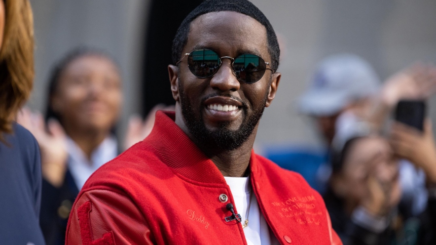 Sean “Diddy” Combs, el famoso productor musical y fundador de Bad Boy Records, pasará esta Navidad en el Centro de Detención Metropolitana (MDC) de Brooklyn, un escenario muy diferente al lujo al que está acostumbrado.