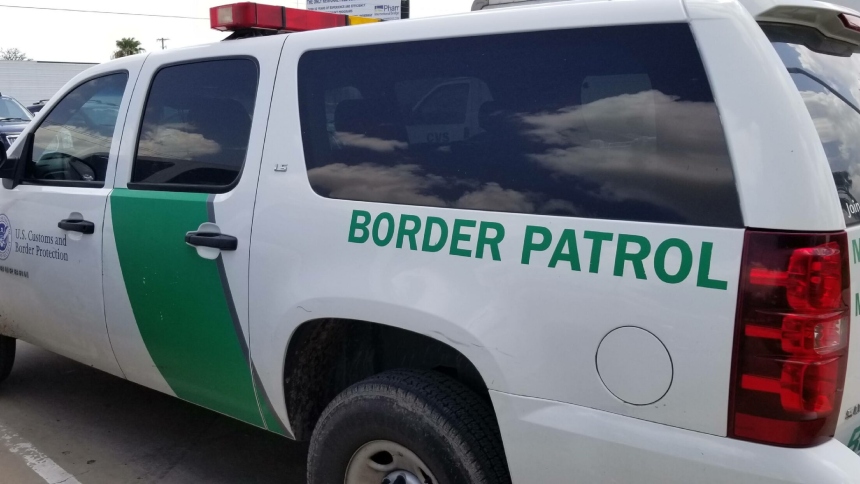 En un operativo que resalta la cooperación internacional en materia de seguridad, agentes de la Patrulla Fronteriza de EEUU arrestaron en Michigan a un ciudadano venezolano identificado como Franh Enrique Yonkaiker Machado-Rivas, de 27 años, quien era buscado por la Interpol por su presunta implicación en un caso de homicidio en Venezuela.  