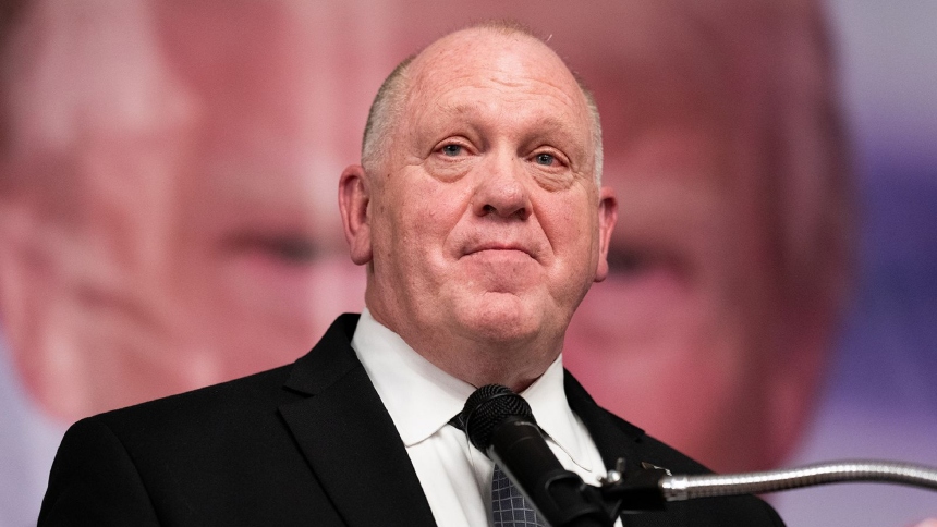Tom Homan, el zar de la frontera de la administración del presidente de EEUU, Donald Trump, generó controversia al afirmar que las deportaciones de niños ciudadanos estadounidenses junto a sus madres indocumentadas son resultado de decisiones tomadas por las propias madres.  