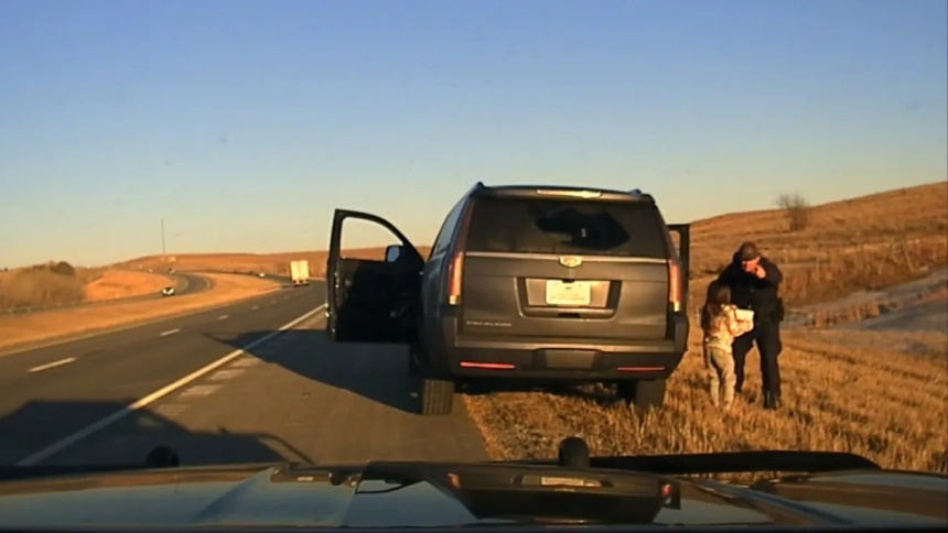En un acto de valentía y atención al detalle, agentes de la Patrulla de Carreteras de Kansas (EEUU) lograron rescatar a una niña, de seis años, quien había sido secuestrada más de un mes antes. 