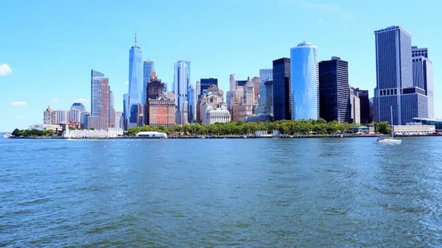 El estado de Nueva York ha anunciado un incremento en el salario mínimo a partir del 1 de enero de 2026, con ajustes diferenciados según la región.  