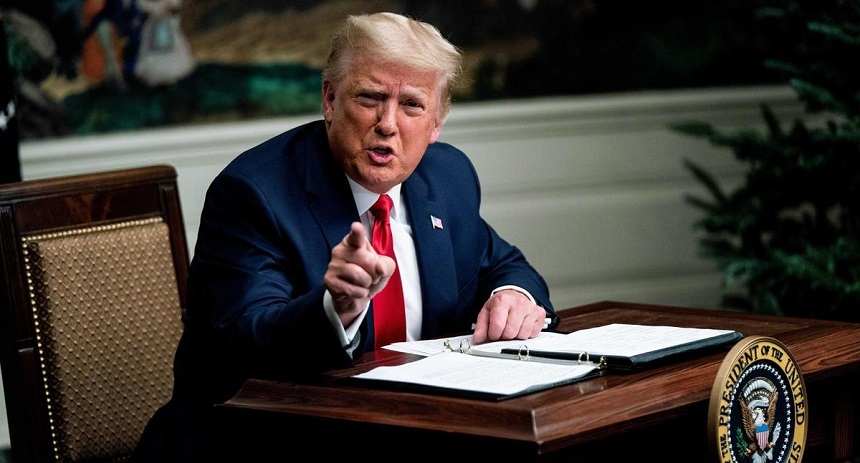 Trump carga contra CBS y sugiere que debería perder su licencia de emisión