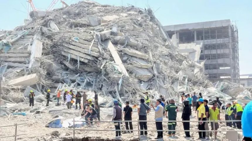Sube a más de mil el número de muertos en Birmania tras potente terremoto de 7,7