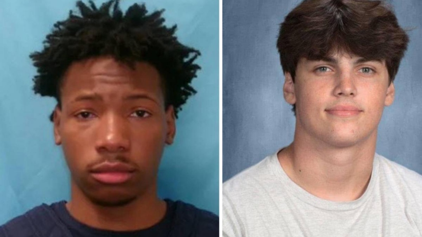 Un adolescente llamado Austin Metcalf, un estudiante de 17 años, fue apuñalado en Frisco, Texas (EEUU) por otro menor de edad durante una competencia de atletismo escolar.  