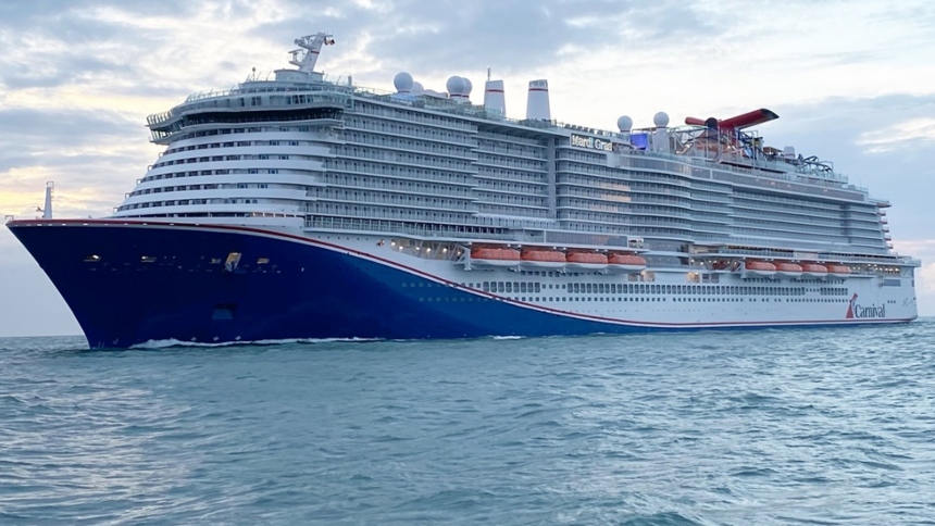 Un joven de Michigan (EEUU), identificado como Joshua Lowe, deberá enfrentar una condena de hasta ocho meses de prisión tras enviar una amenaza de bomba falsa contra el crucero en el que viajaba su novia y familia.  