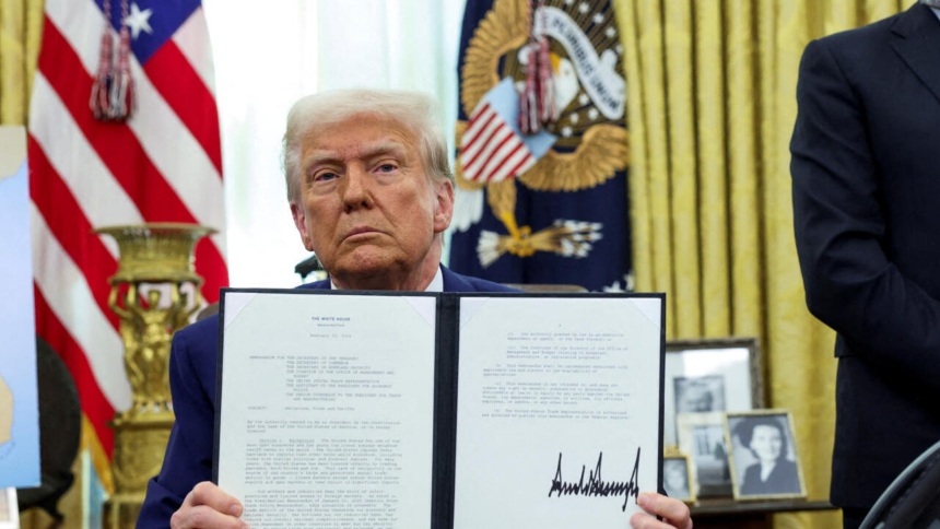 La Casa Blanca advirtió sobre la posibilidad de imponer aranceles de hasta el 245 % a China.  Esto, marcaría un nuevo capítulo en la prolongada guerra comercial entre las dos economías más grandes del mundo.  