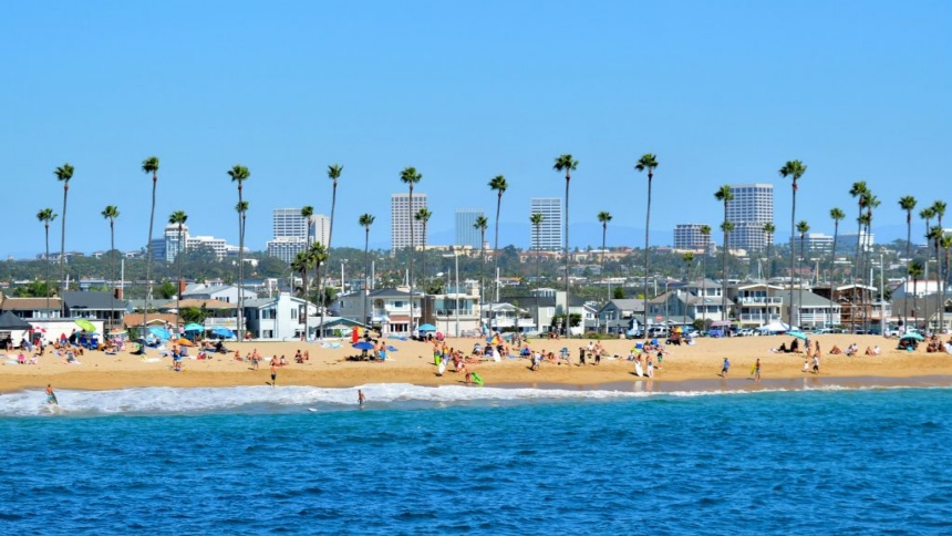 En un reciente estudio realizado por WalletHub, Huntington Beach ha sido reconocida como la mejor ciudad de California para vivir en este 2025.  