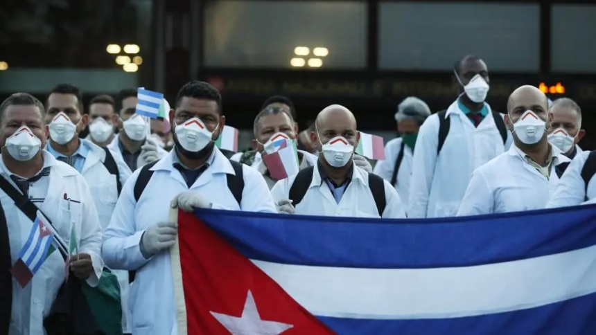 El congresista republicano Carlos Giménez solicitó la implementación de "aranceles de máxima presión" contra países que colaboren con el régimen cubano mediante el uso de médicos enviados en misiones internacionales.  