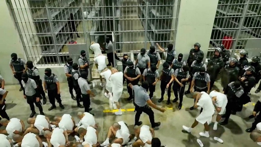 La administración del presidente de EEUU, Donald Trump, ha implementado un sistema de puntos para identificar y deportar a venezolanos sospechosos de pertenecer a la pandilla Tren de Aragua.  