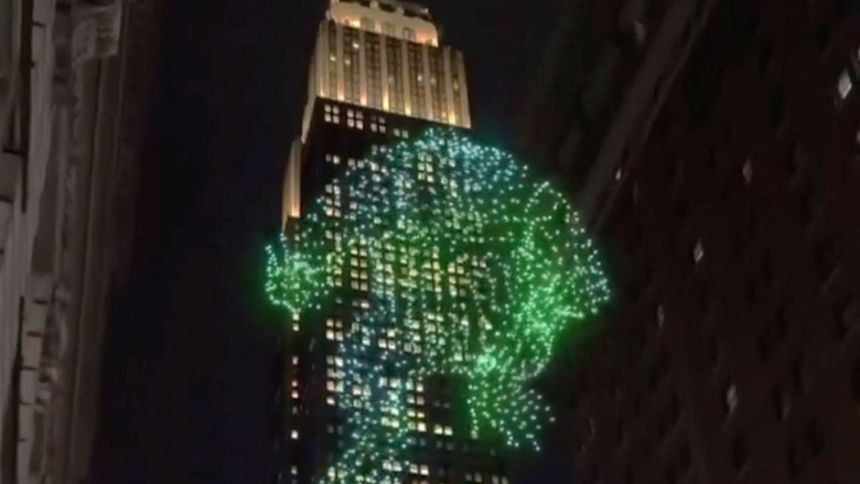 EN VIDEO: Show de drones recreó la icónica escena de King Kong escalando el Empire State de Nueva York
