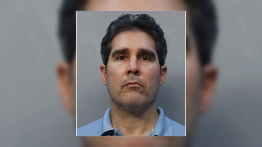 EN FLORIDA: Se operó con un médico venezolano "sin licencia" que halló en redes sociales y terminó desfigurada