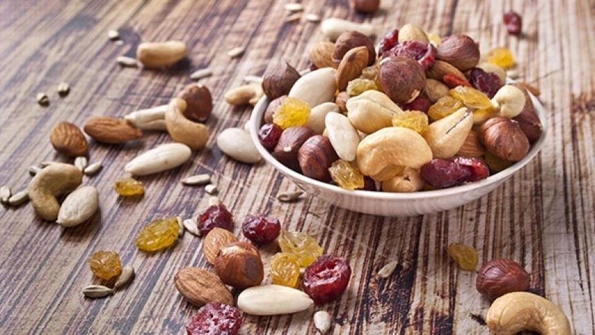 La Administración de Alimentos y Medicamentos de Estados Unidos (FDA, por sus siglas en inglés) anunció el retiro masivo de una línea de nueces de macadamia cubiertas de chocolate negro de la marca Mauna Loa, debido a la posible presencia de almendras y anacardos no declarados.  