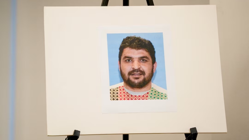 El ciudadano afgano Rahmanullah Lakanwal, acusado de disparar contra dos miembros de la Guardia Nacional en Washington D.C., enfrenta ahora cargos de asesinato en primer grado tras la muerte de la agente Sarah Beckstrom, de 20 años.  