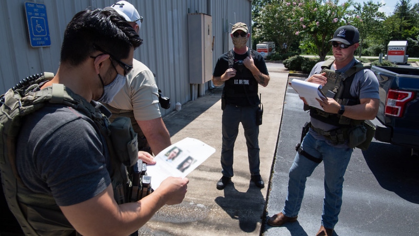 El Servicio de Alguaciles de Estados Unidos anunció la culminación de una operación masiva que logró rescatar a 43 menores de edad que estaban en situación de alto riesgo por redes de tráfico sexual en varios estados del país.  