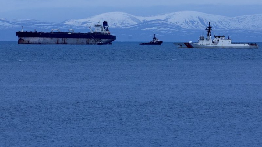 La retención del capitán Avtandil Kalandadze, al mando de un petrolero asociado al comercio de crudo venezolano, abrió un nuevo capítulo en la creciente presión de los Estados Unidos sobre la llamada “flota en la oscura”.  