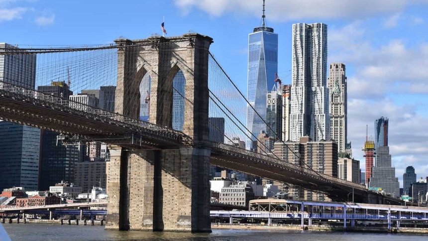 La ciudad de Nueva York (EEUU) enfrenta una demanda federal tras la muerte de Jade Smith, una niña de 13 años con un historial severo de problemas de salud mental, quien se quitó la vida saltando del puente de Brooklyn.  