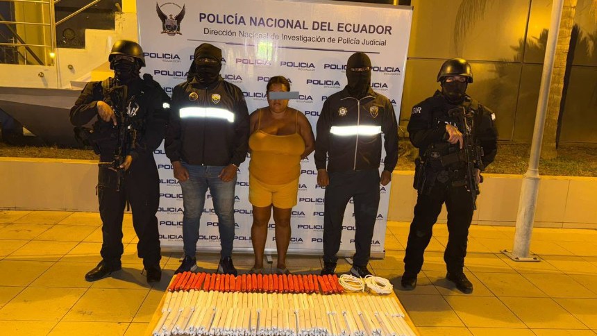 Una mujer venezolana es detenida en Ecuador con 160 explosivos de un grupo criminal
