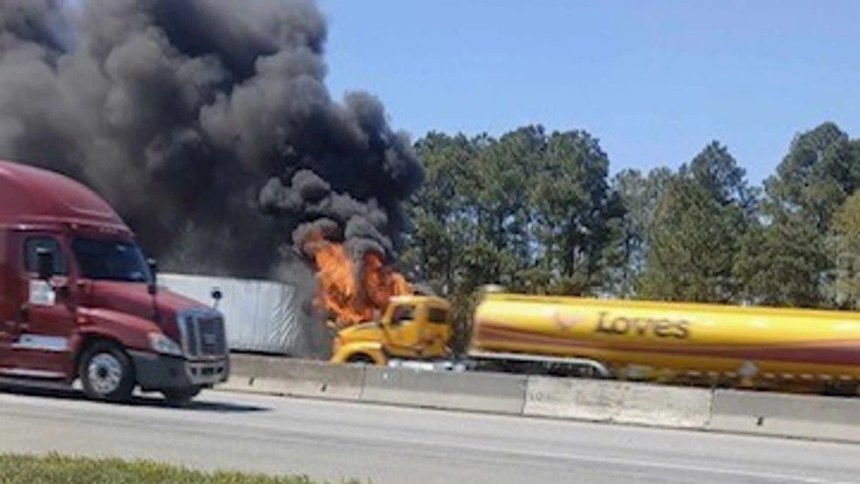 EN CAROLINA DEL NORTE: Dos venezolanos sufrieron aparatoso accidente, uno falleció y el otro quedó herido de gravedad