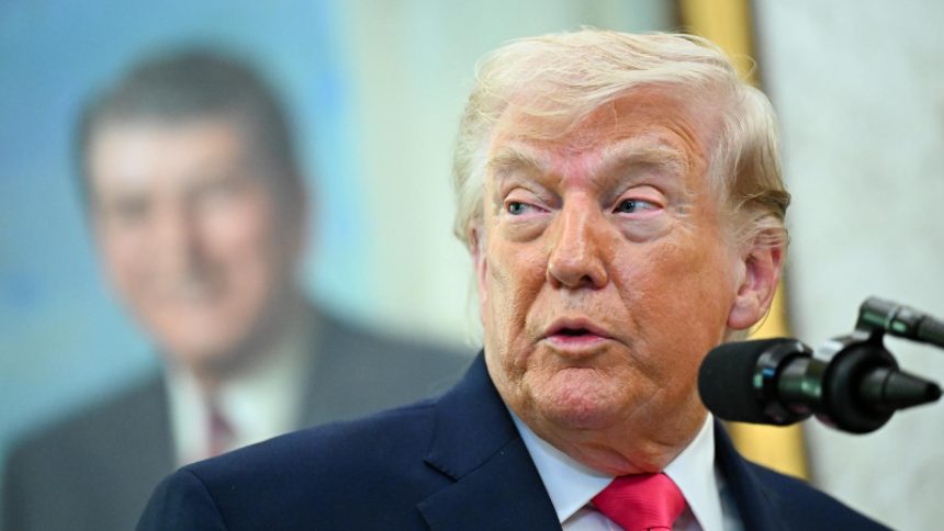 Trump suaviza sanciones para que empresas de EEUU inviertan en el sector minero venezolano