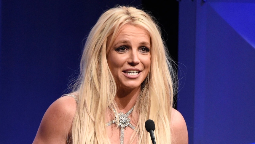 Britney Spears abandonó el centro de rehabilitación, menos de tres semanas después de que se conociera que había ingresado voluntariamente tras su arresto por sospecha de conducir bajo los efectos del alcohol.  