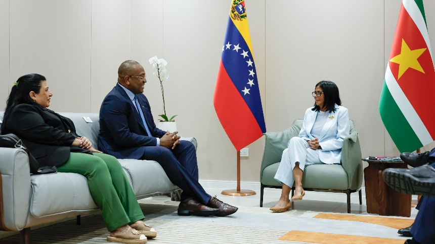 Delcy Rodríguez se reunió con el canciller de Surinam para evaluar cooperación bilateral en las siguientes áreas